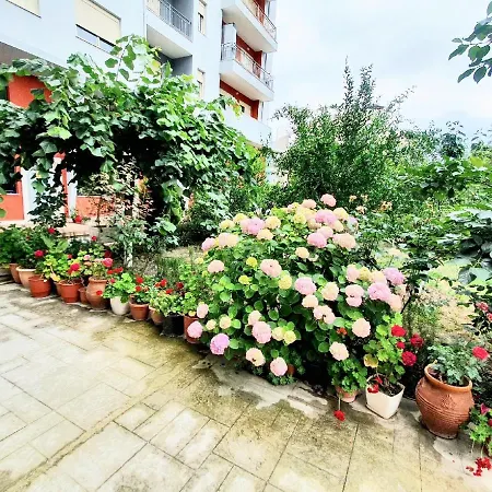 Me Qera Dublex Lungomare Vlorë