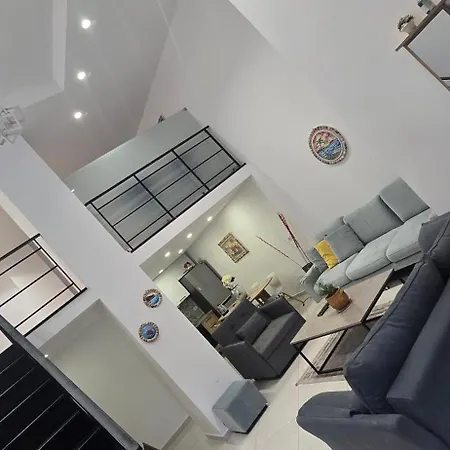 Me Qera Dublex Lungomare Apartment