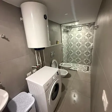 Me Qera Dublex Lungomare Vlorë